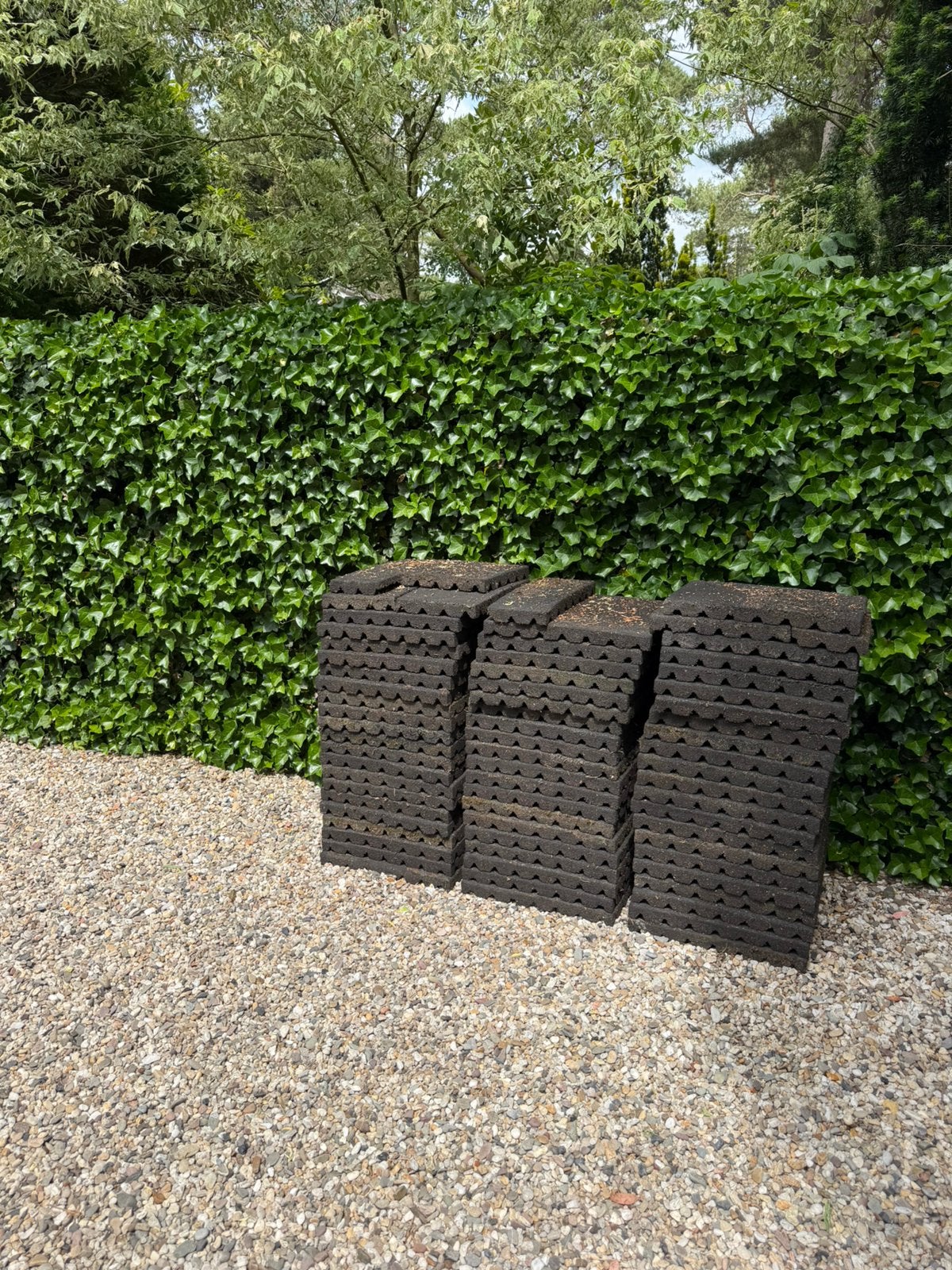 Gratis: 60 rubberen tegels 50x50x4,5 cm + reststukken, Tuin en Terras, Tegels en Klinkers, Ophalen, Gebruikt, Rubber, 10 m² of meer