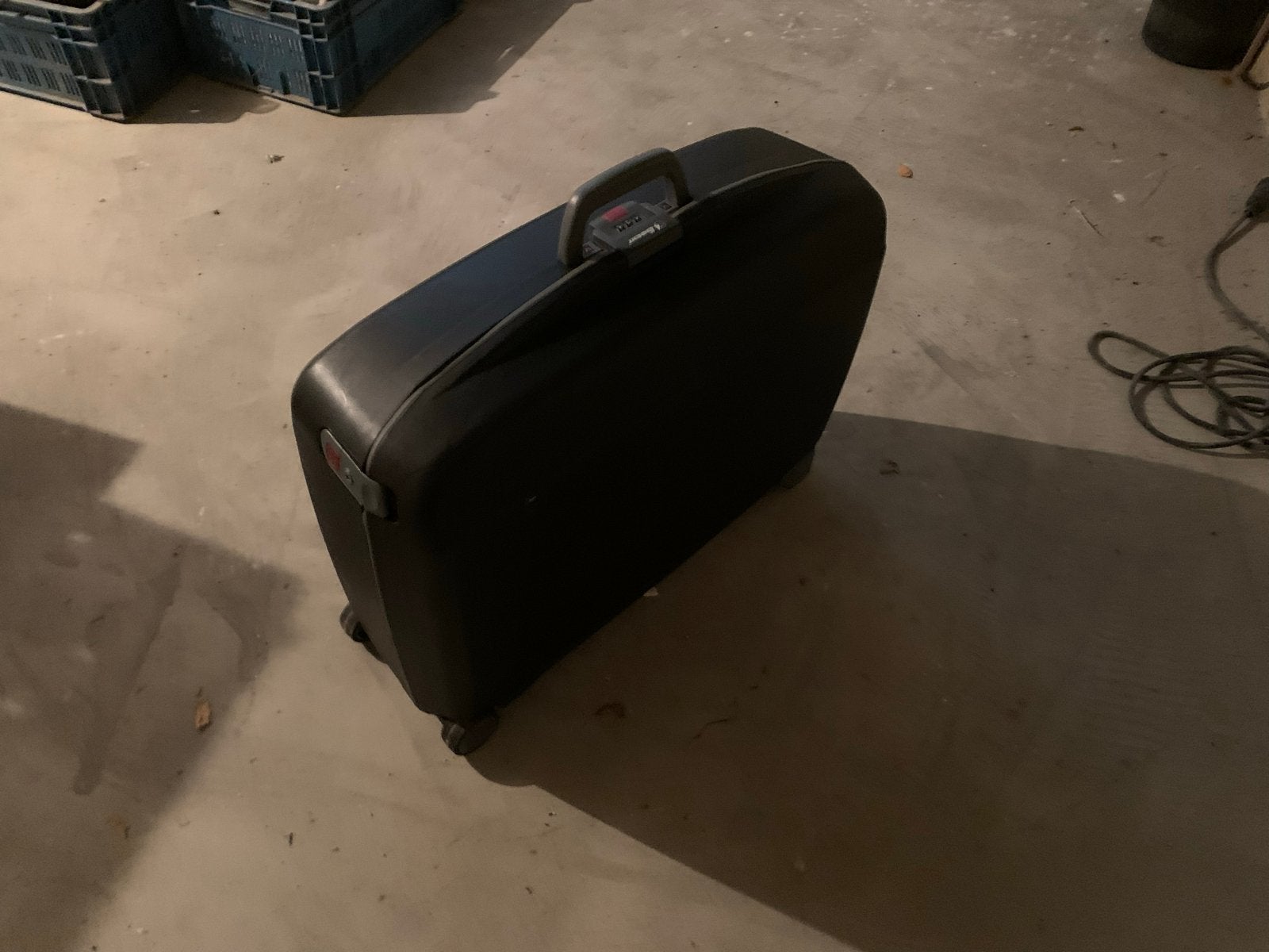2 harde koffers met cijferslot, Ophalen, Gebruikt, Hard kunststof, Slot