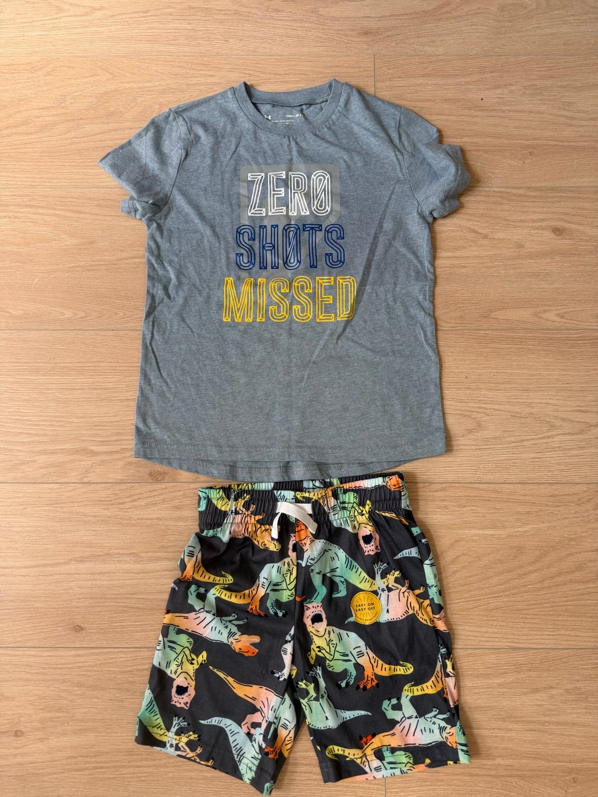 Under Armour T-shirt & Cat & Jack Dino Short Set, Ophalen of Verzenden, Nieuw, Jongen