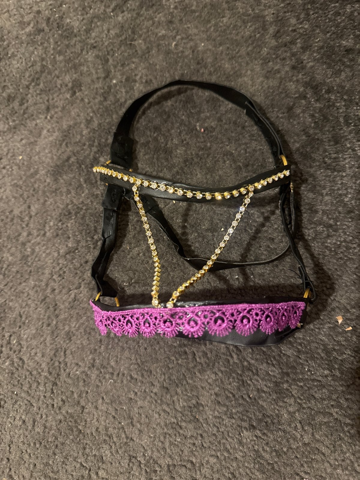 Uniek Hobby Horse Hoofdstel met Strass en Paarse Kant, Ophalen, Zo goed als nieuw, Meisje