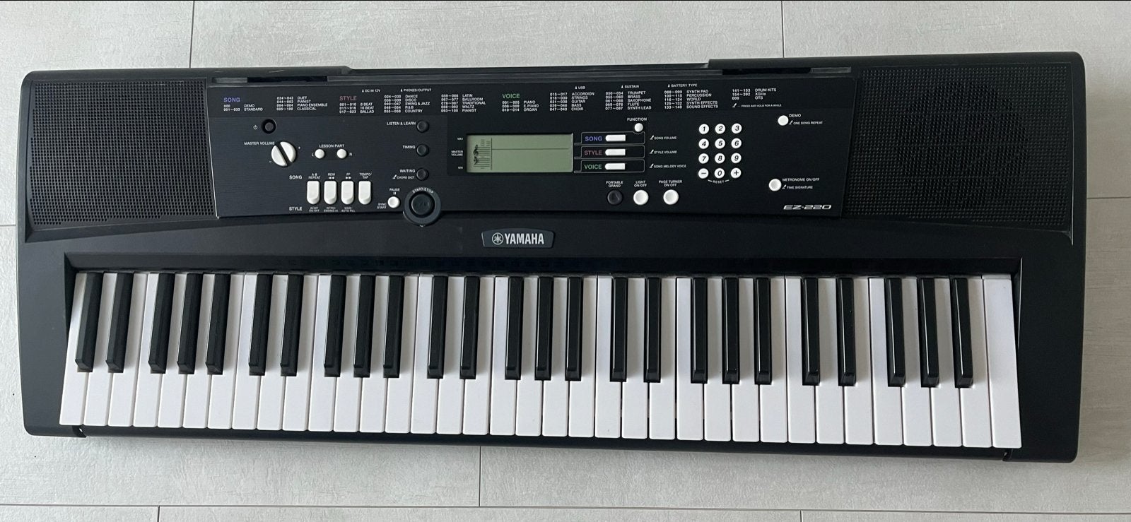 Yamaha EZ-220 Keyboard met een sustainpedaal, Ophalen, Gebruikt, 61 toetsen, Yamaha
