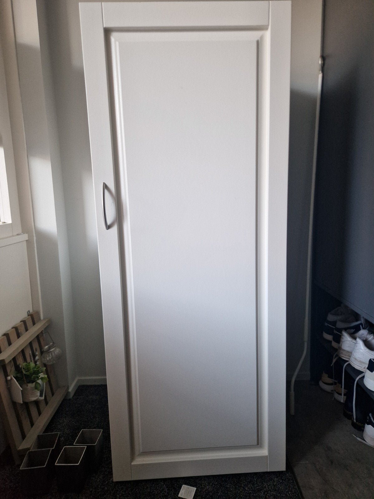 Handgemaakte kast met planken, 150 tot 200 cm, 50 tot 75 cm, Gebruikt, Met deur(en)