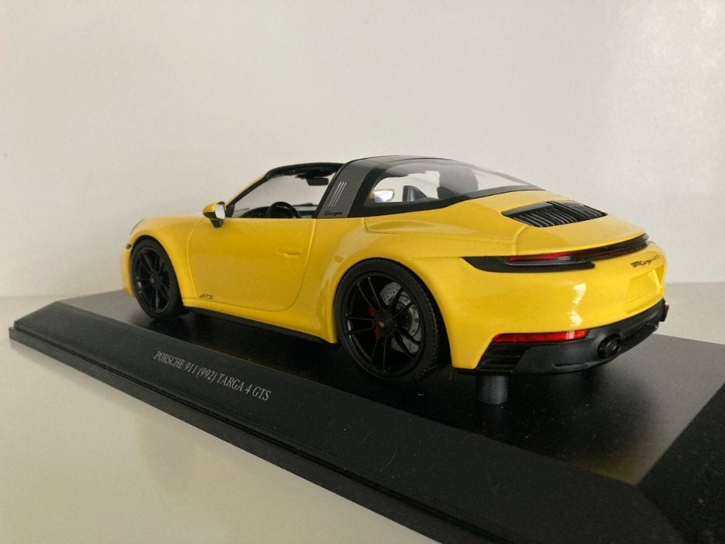 Foto 6 van Porsche 911 (992) Targa 4 GTS 2021 1:18 (nieuw)