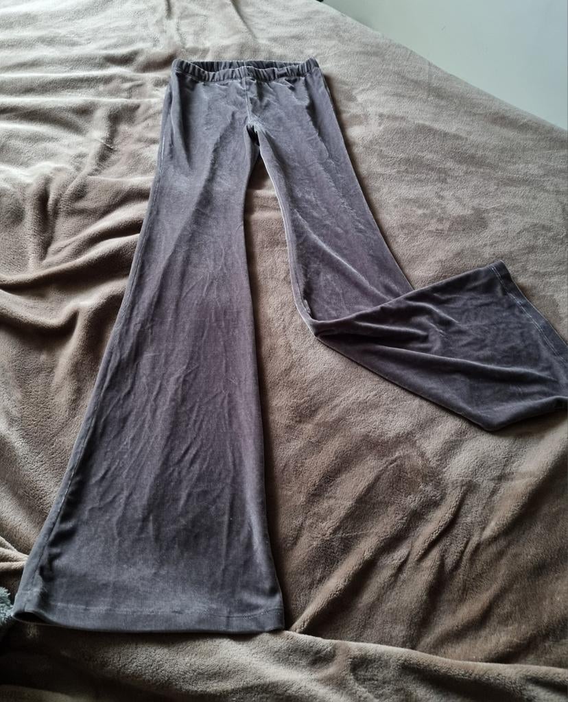 Nieuw by Veer zilver grijze flaire broek maat 146-152, Broek, Meisje, Nieuw, Ophalen of Verzenden