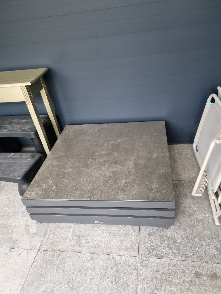 Lage tuintafel, Ophalen, Zo goed als nieuw, Vierkant, Kunststof