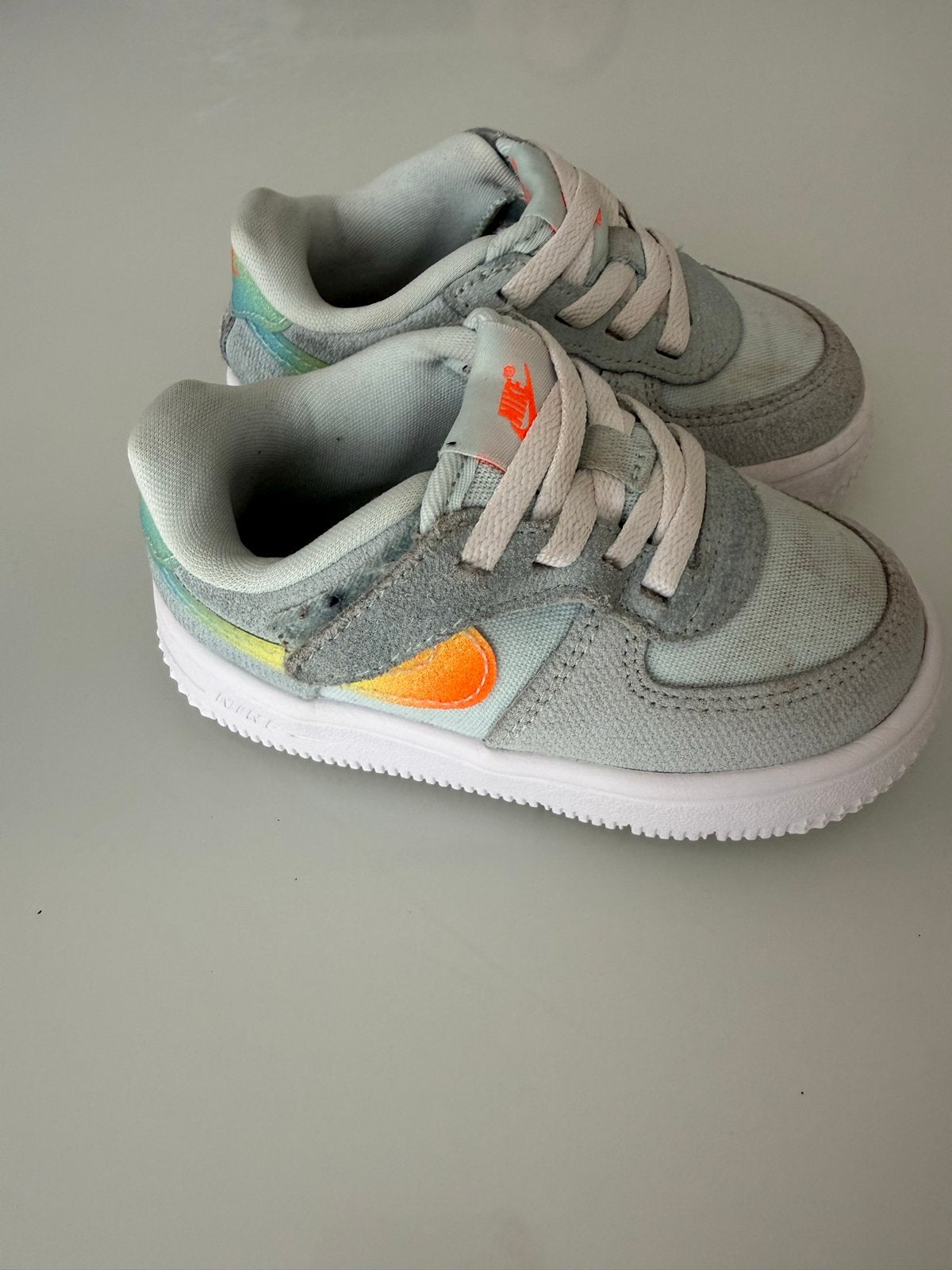 Nike Air Force 1 sneakers voor baby's - Maat 22,5, Ophalen of Verzenden, Zo goed als nieuw, Jongen of Meisje, Sportschoenen