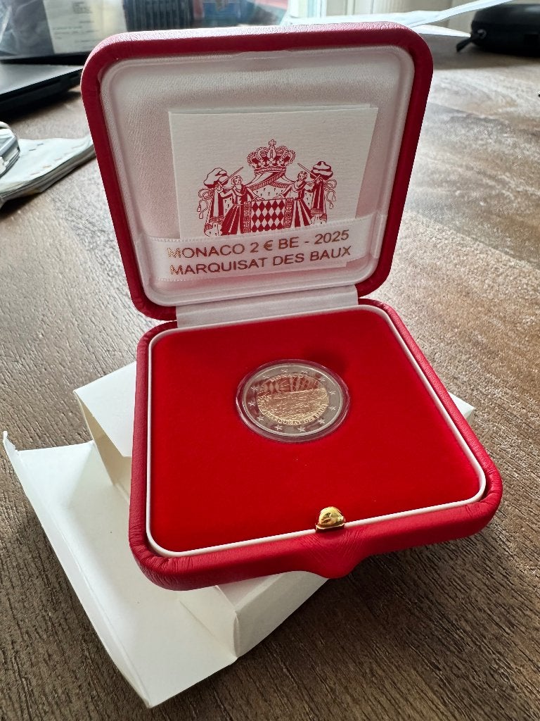 Monaco 2 euro munt 2025 - Marquisat des Baux in box, Postzegels en Munten, Ophalen of Verzenden, Monaco, 2 euro, Losse munt