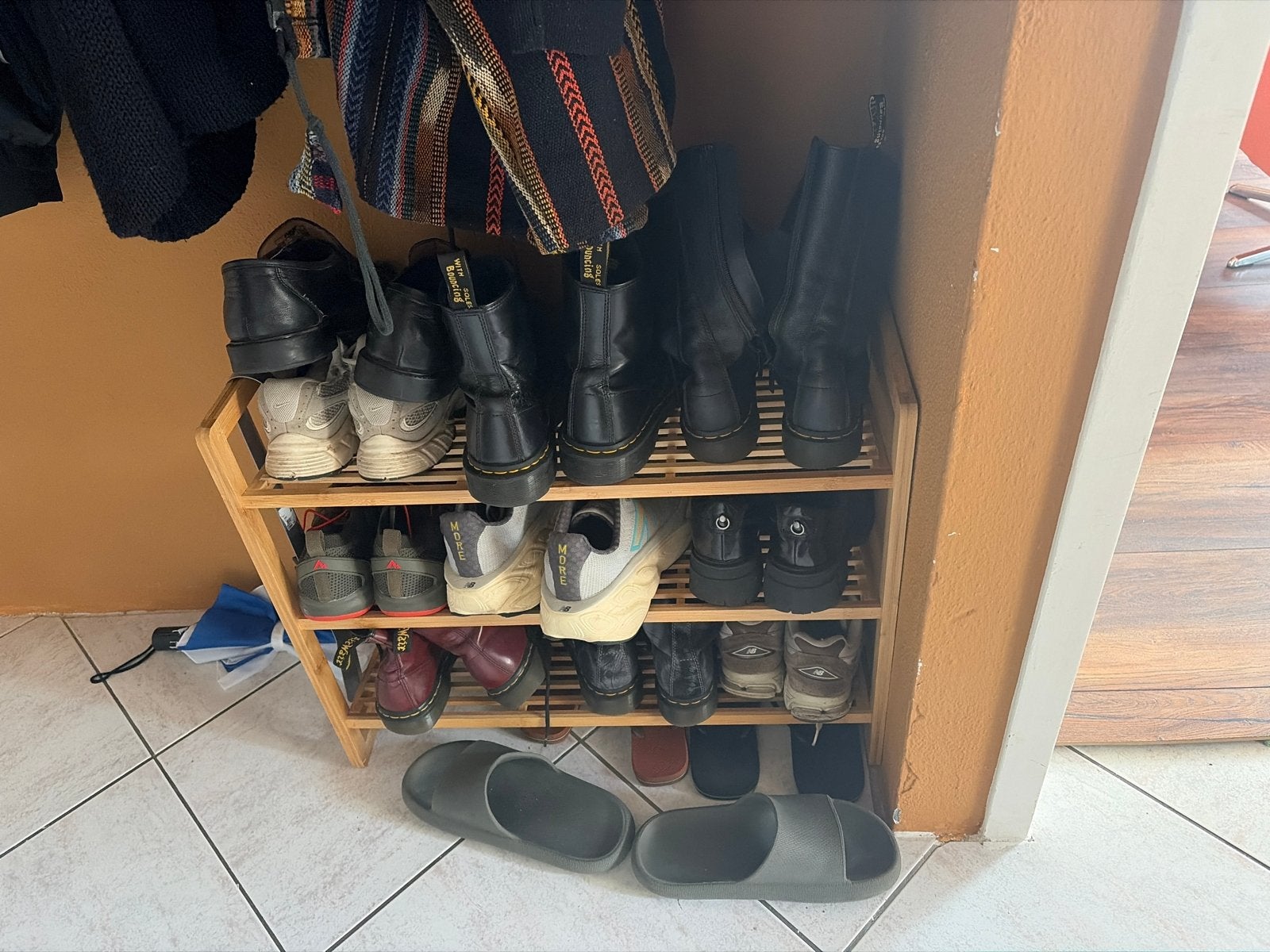 Houten schoenenrek - Compact en stijlvol, Ophalen, Gebruikt