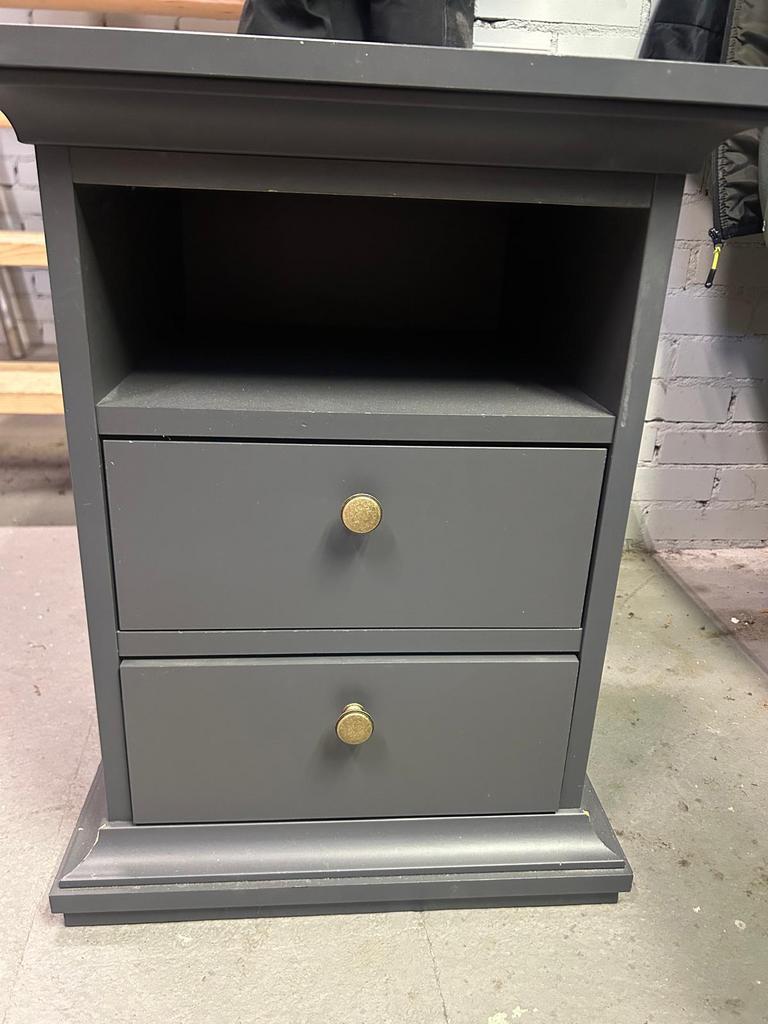 Grijs nachtkastje IKEA, Ophalen, Minder dan 45 cm, 55 tot 70 cm, Zo goed als nieuw
