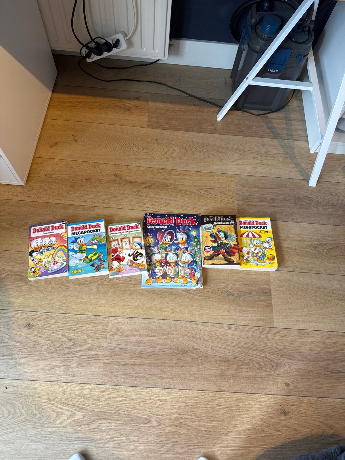 Donald Duck Kerstspecial met lichte kreukel, Boeken, Meerdere stripboeken, Ophalen of Verzenden, Gelezen