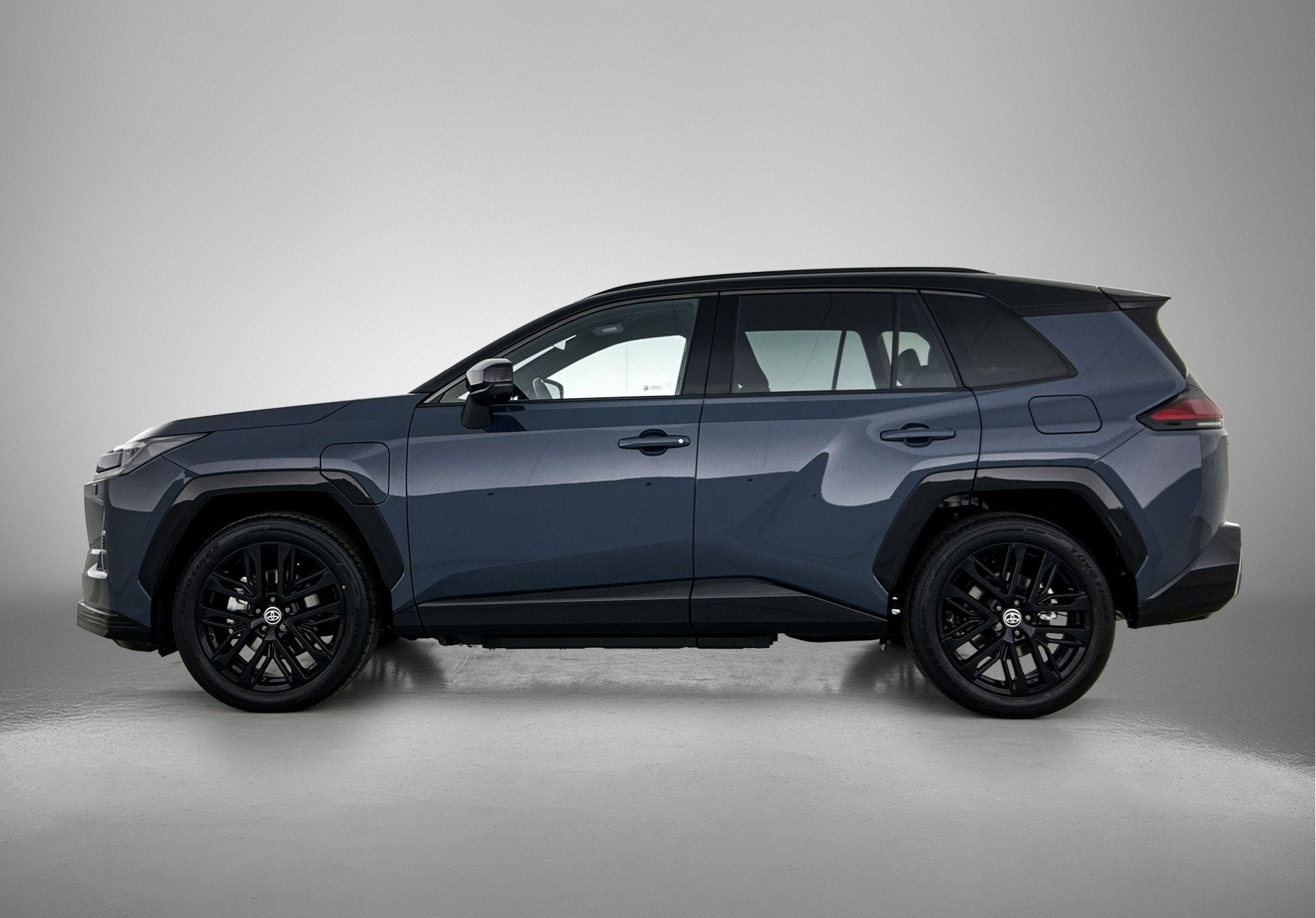 Toyota RAV4 2.5 Plug-in Hybrid 270 First Edition | BTW voert, Auto's, Gebruikt, 4 cilinders, Plug-in hybride, Grijs