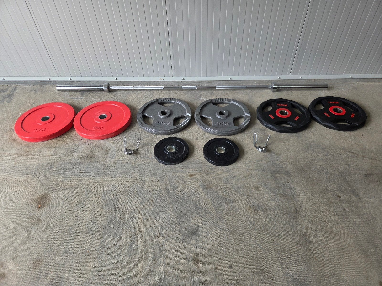 Olympische halterstang met gewichten 150kg, Sport en Fitness, Fitnessmaterialen, Ophalen, Zo goed als nieuw, Halterstangen