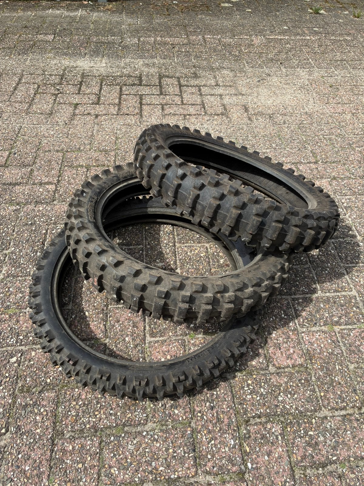 Crossmotor banden Pirelli 1x 80/100-21 en 2x 110/90-19, Motoren, Ophalen, Gebruikt
