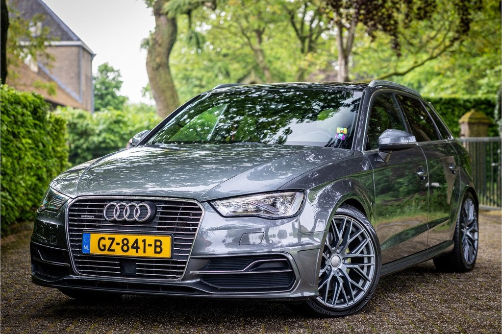 Audi A3 Sportback 1.4 e-tron PHEV S-Line Panorama Bang & Olu, 4 cilinders, 48 km, 1515 kg, 84 €/maand