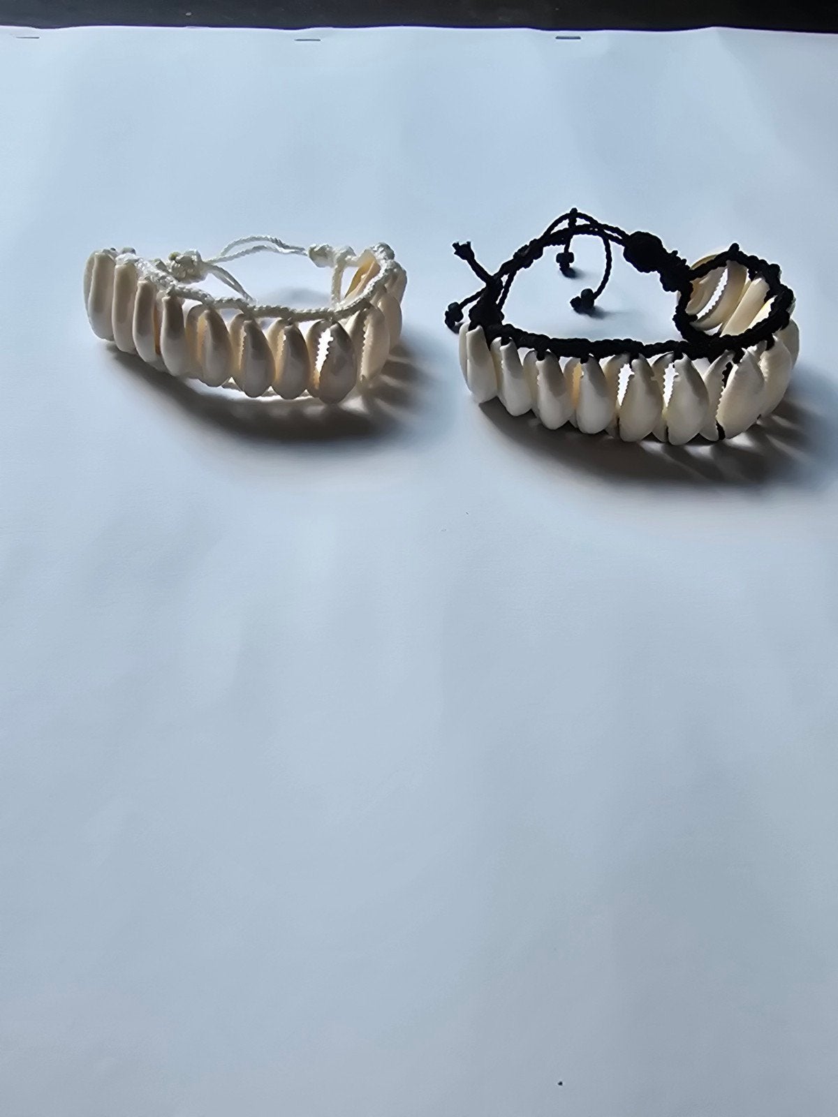 nog 2 zakjes met ieder 25 armbandjes van echte schelpjes, Ophalen of Verzenden, Nieuw, Overige kleuren