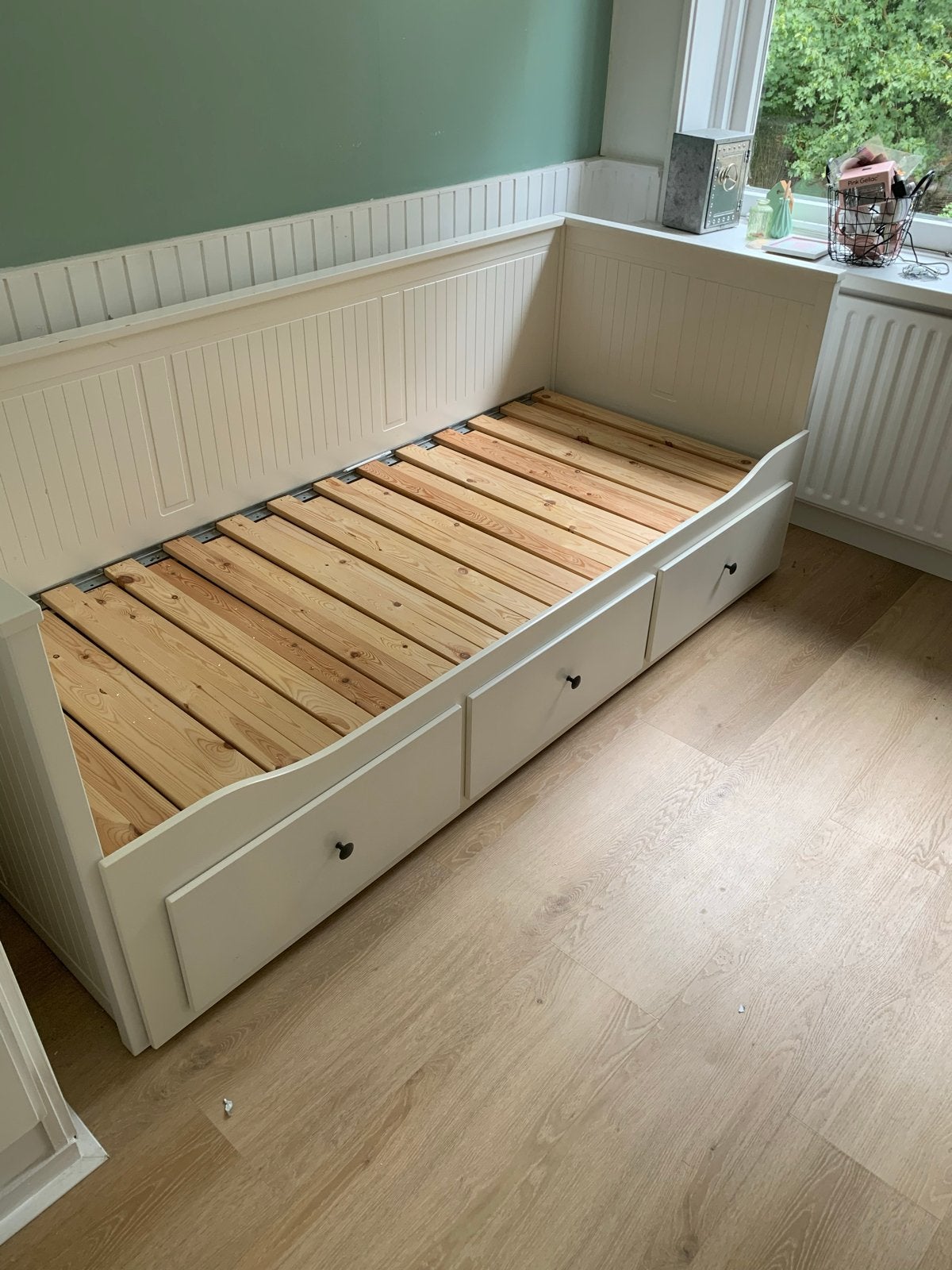 Wit houten uitschuifbed met opberglades, Huis en Inrichting, Ophalen, Gebruikt, Eenpersoons, Wit