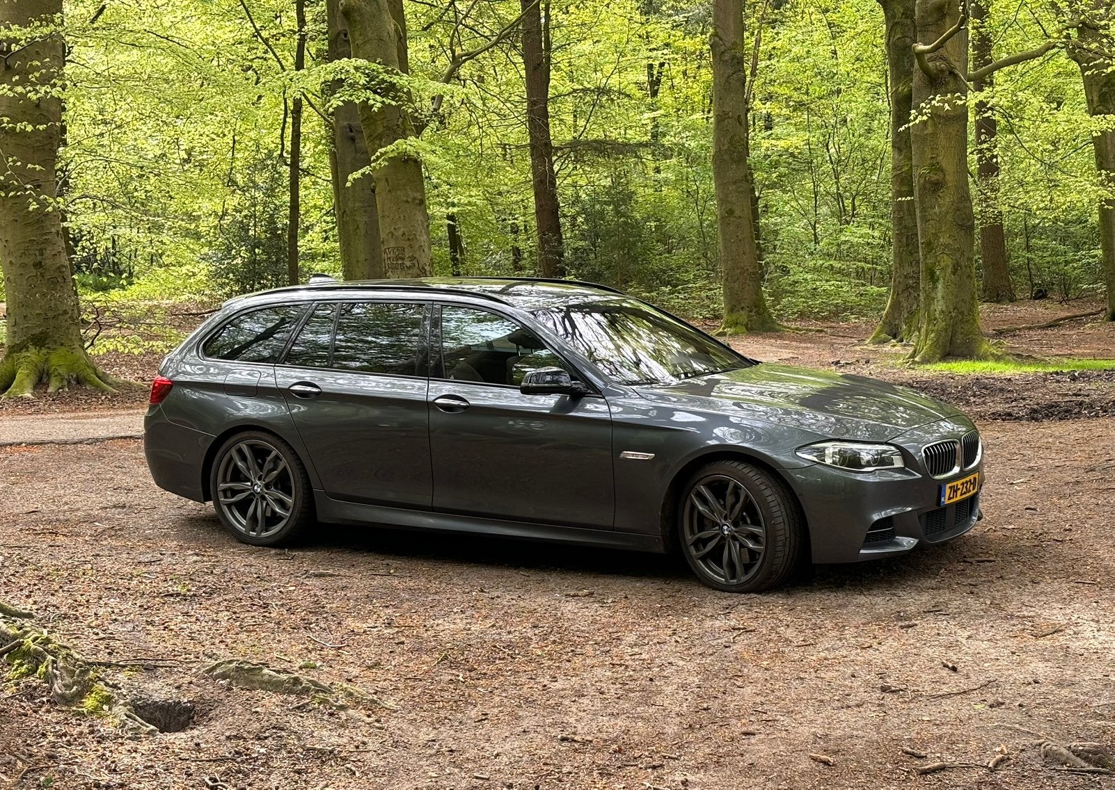 BMW 5-Serie M550d Touring Xdrive 2016 Grijs, Auto's, Automaat, 2993 cc, Leder, Diesel