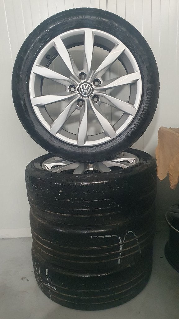 17"Originele VW Dijon Velgen+Banden Golff /Touran /Caddy !!, Gebruikt, Banden en Velgen, 17 inch, Personenwagen