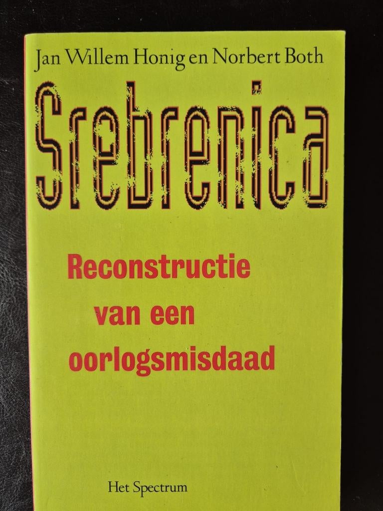 Srebrenica: Reconstructie van een oorlogsmisdaad, Jan Willem Honig en Norbert Both, Ophalen of Verzenden, Zo goed als nieuw, Landmacht
