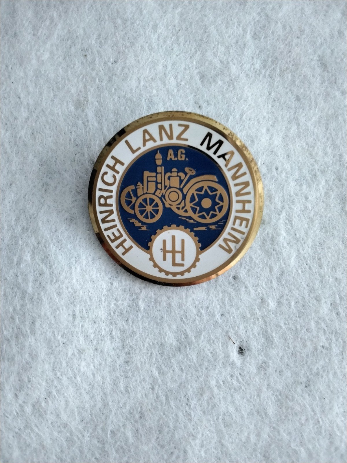 Emaille Heinrich Lanz Mannheim broche, Verzamelen, Speldjes, Pins en Buttons, Ophalen of Verzenden, Transport