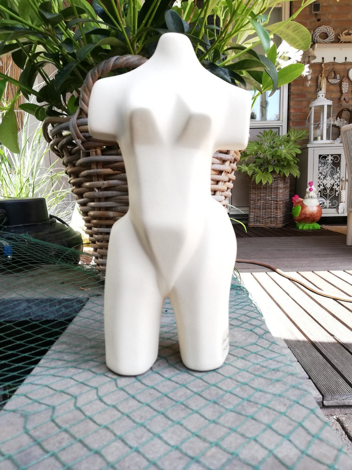 Decoratief torso beeld van Louise Hedström, Antiek en Kunst, Kunst | Designobjecten, Wit, Beeld, Ophalen of Verzenden, Steen/keramiek