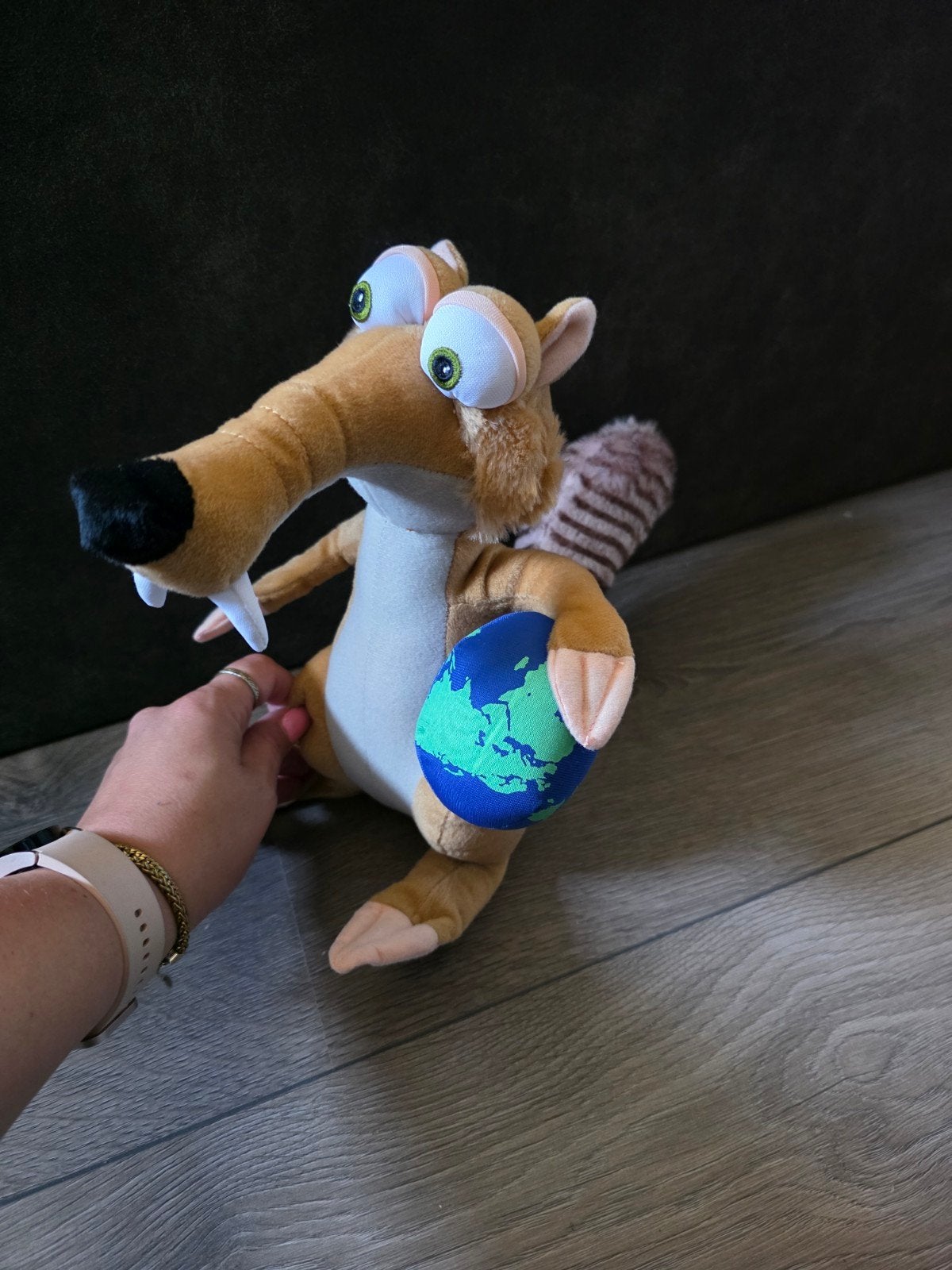 Scrat knuffel Ice Age met wereldbol, Kinderen en Baby's, Speelgoed | Knuffels en Pluche, Overige merken, Overige karakters, Overige typen