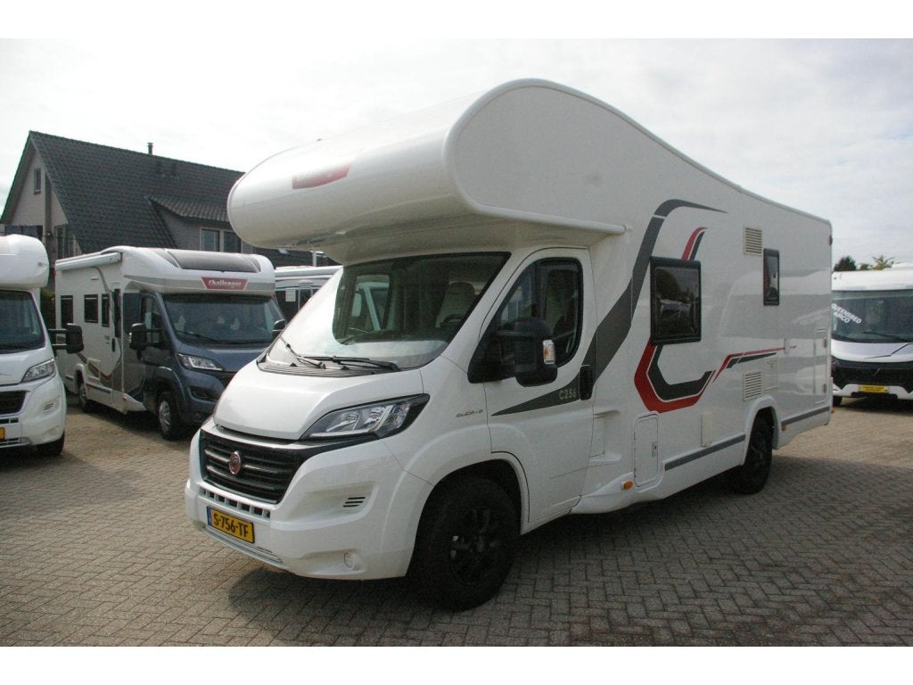 Challenger Genesis 256 C 7 persoons, stapelbed., Caravans en Kamperen, Alkoof, Ringverwarming, Fiat, Bedrijf