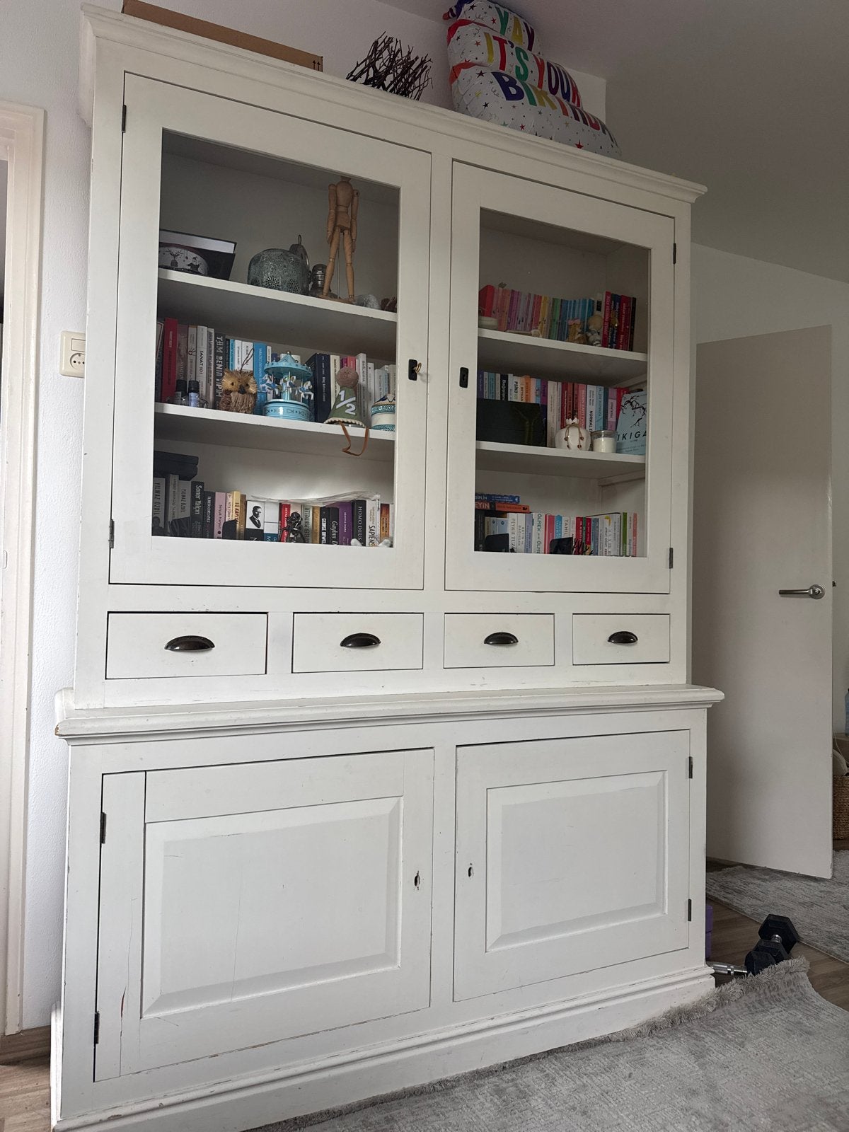 Antieke witte buffetkast met glazen deuren en lades, Huis en Inrichting, Kasten | Boekenkasten, Ophalen, Gebruikt, 100 tot 150 cm