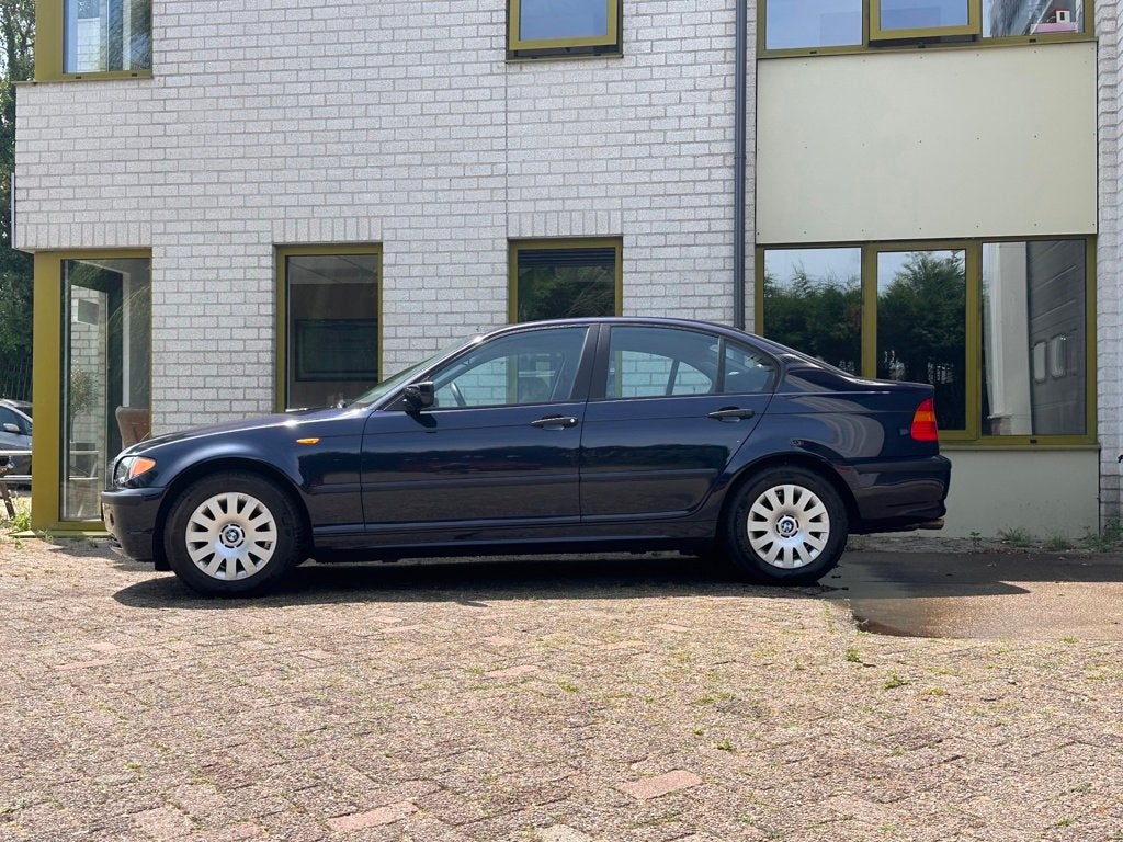 BMW 3-serie 316i Essence, Auto's, Achterwielaandrijving, 4 cilinders, Blauw, Bedrijf