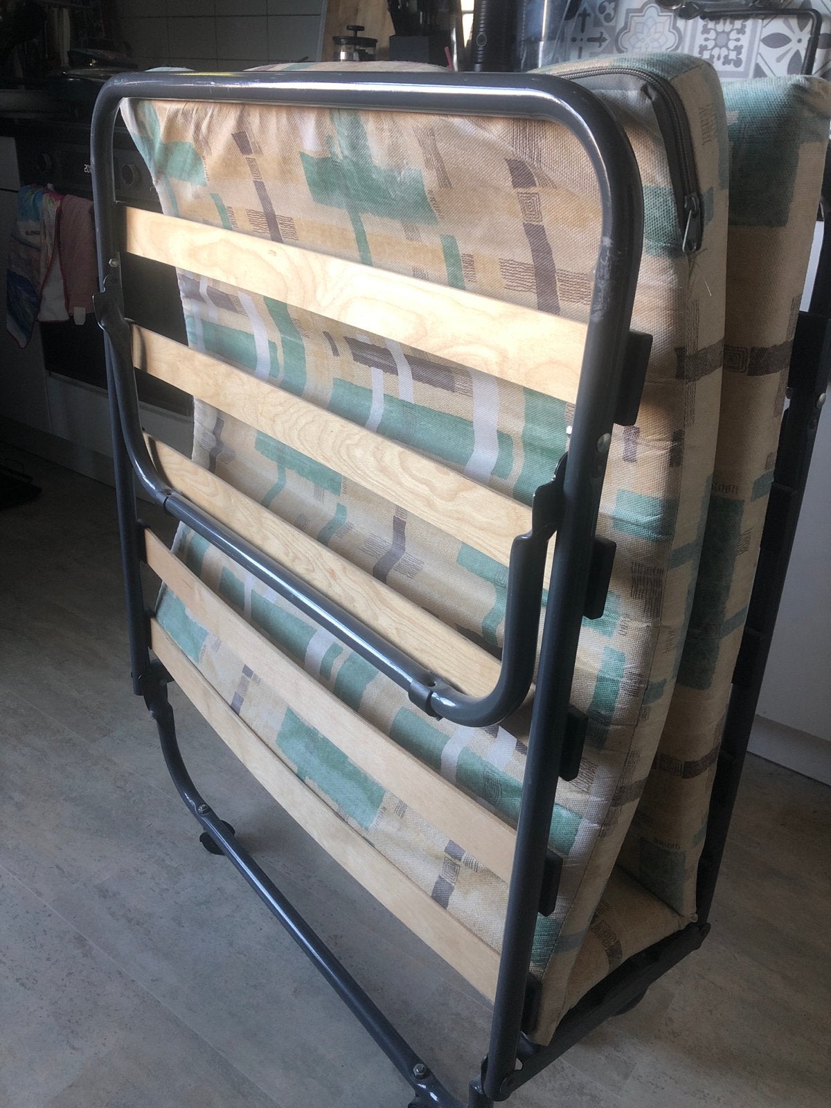 Opvouwbaar logeerbed met wielen ,met matras   80x185, Gebruikt, Ophalen of Verzenden, 80 cm, 200 cm