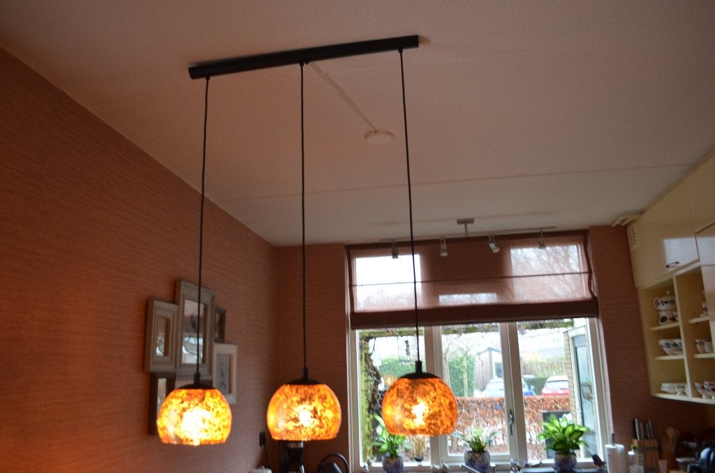 Plafondlamp met drie goudkleurige glazen bollen, Gebruikt, Glas, Overige kleuren, E27 (groot)