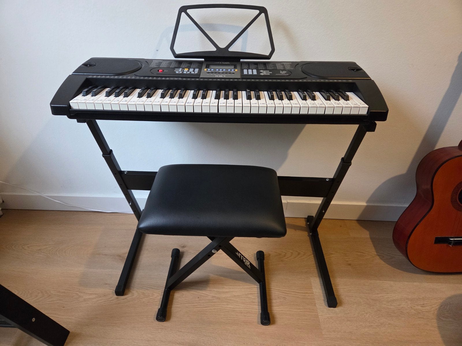 Max Music KB1 Keyboard compleet met standaard en kruk, 61 toetsen, Zo goed als nieuw, Met standaard, Ophalen