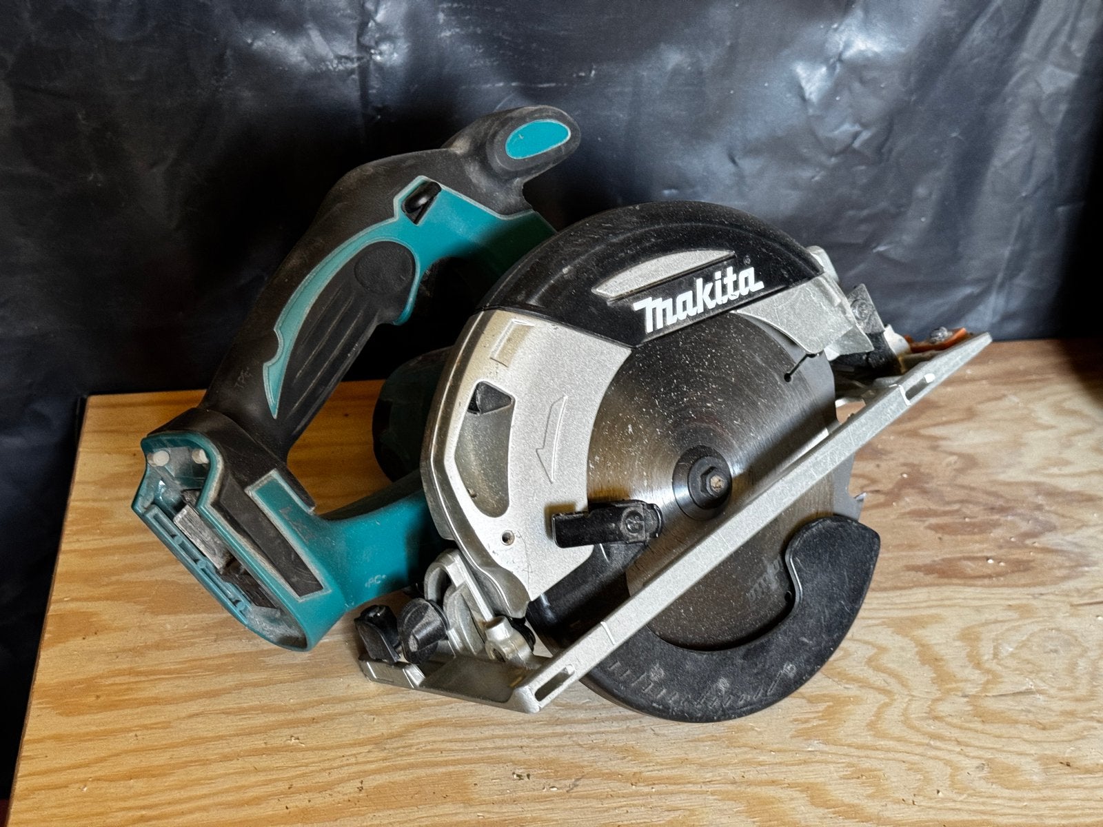 Makita DHS630 18v cirkelzaag, Decoupeerzaag, Ophalen of Verzenden, Zo goed als nieuw, 30 tot 70 mm