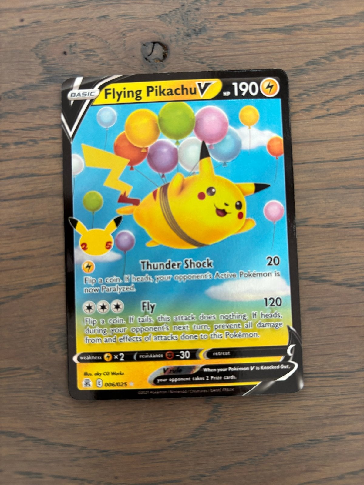 Pokémon TCG: Flying Pikachu V (Celebrations 006/025), Ophalen of Verzenden, Zo goed als nieuw, Losse kaart