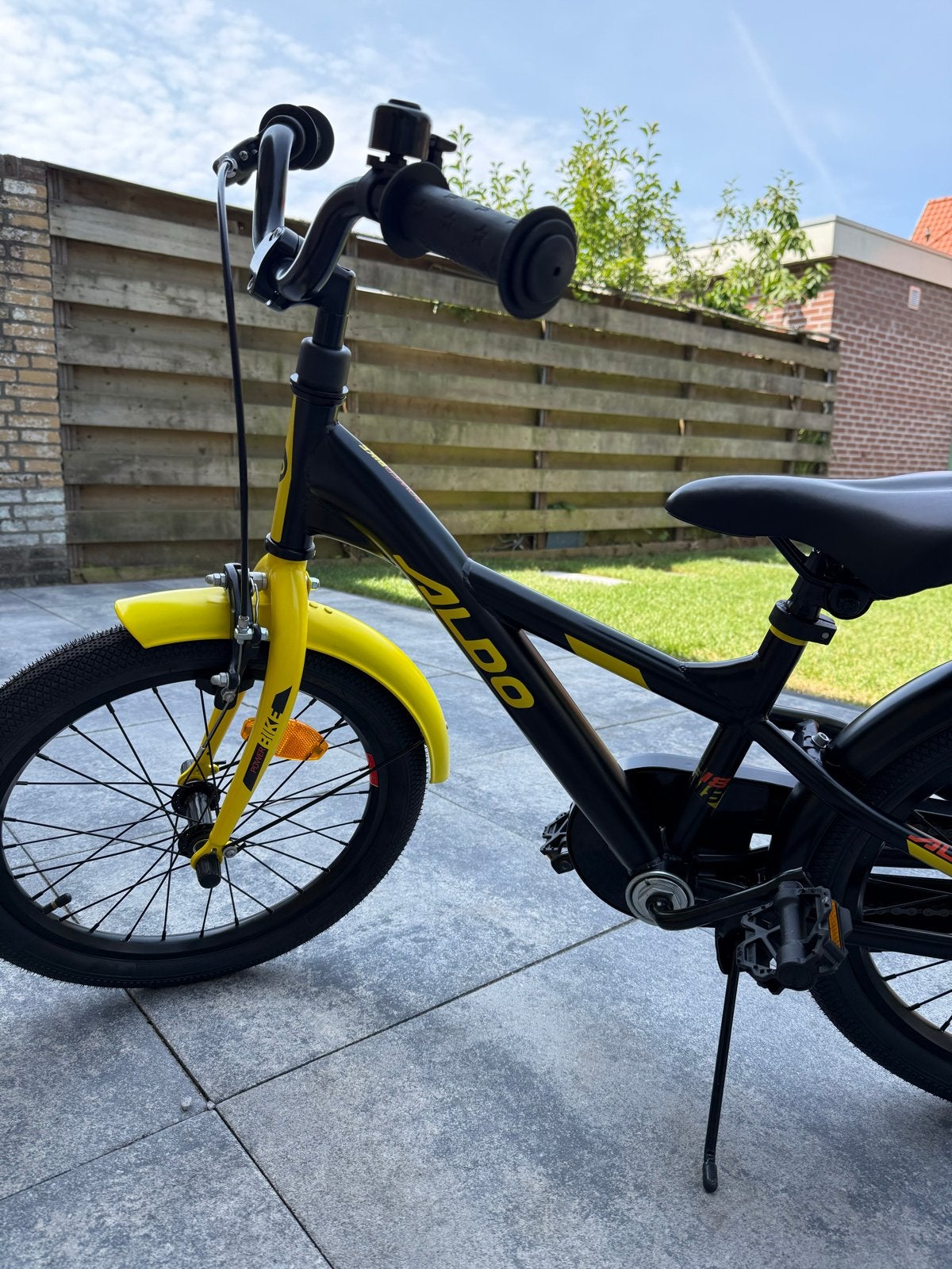 NEW Aldo kinderfiets 16 inch - Zwart/Geel, Fietsen en Brommers, Fietsen | Kinderfietsjes, Ophalen, Zo goed als nieuw, Terugtraprem