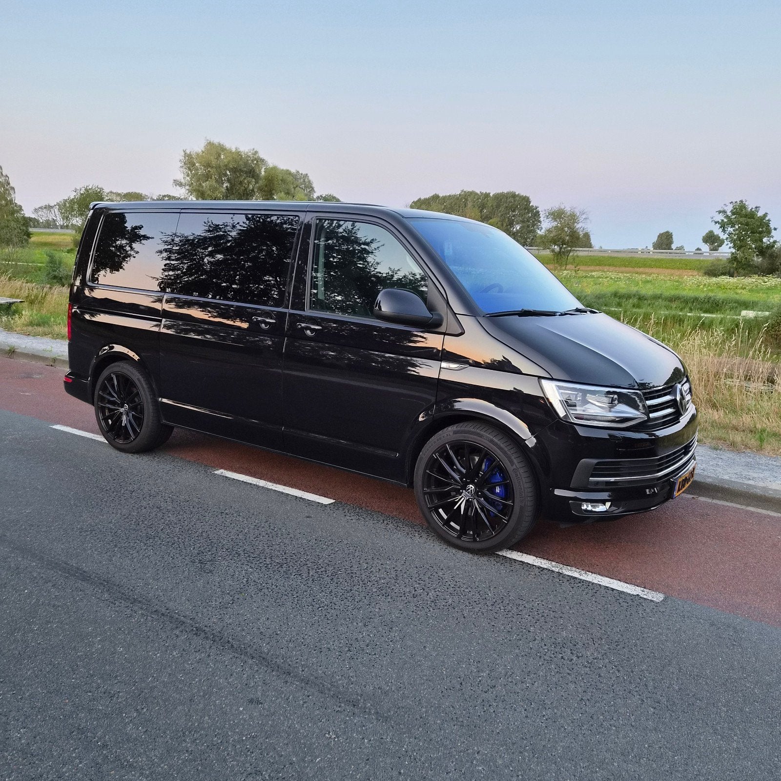 Volkswagen Multivan Combi 2.0 TSI 310 pk 7-DSG BMT L1h1, Auto's, Volkswagen, Adaptive Cruise Control, 1984 cc, Zwart, 310 pk