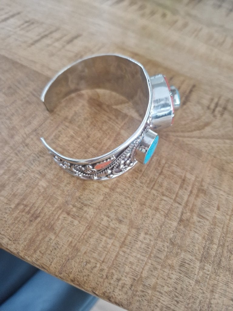 Tibetaans zilveren armband met bloedkoraal en turquoise, Sieraden, Tassen en Uiterlijk, Ophalen of Verzenden, Zilver, Armband