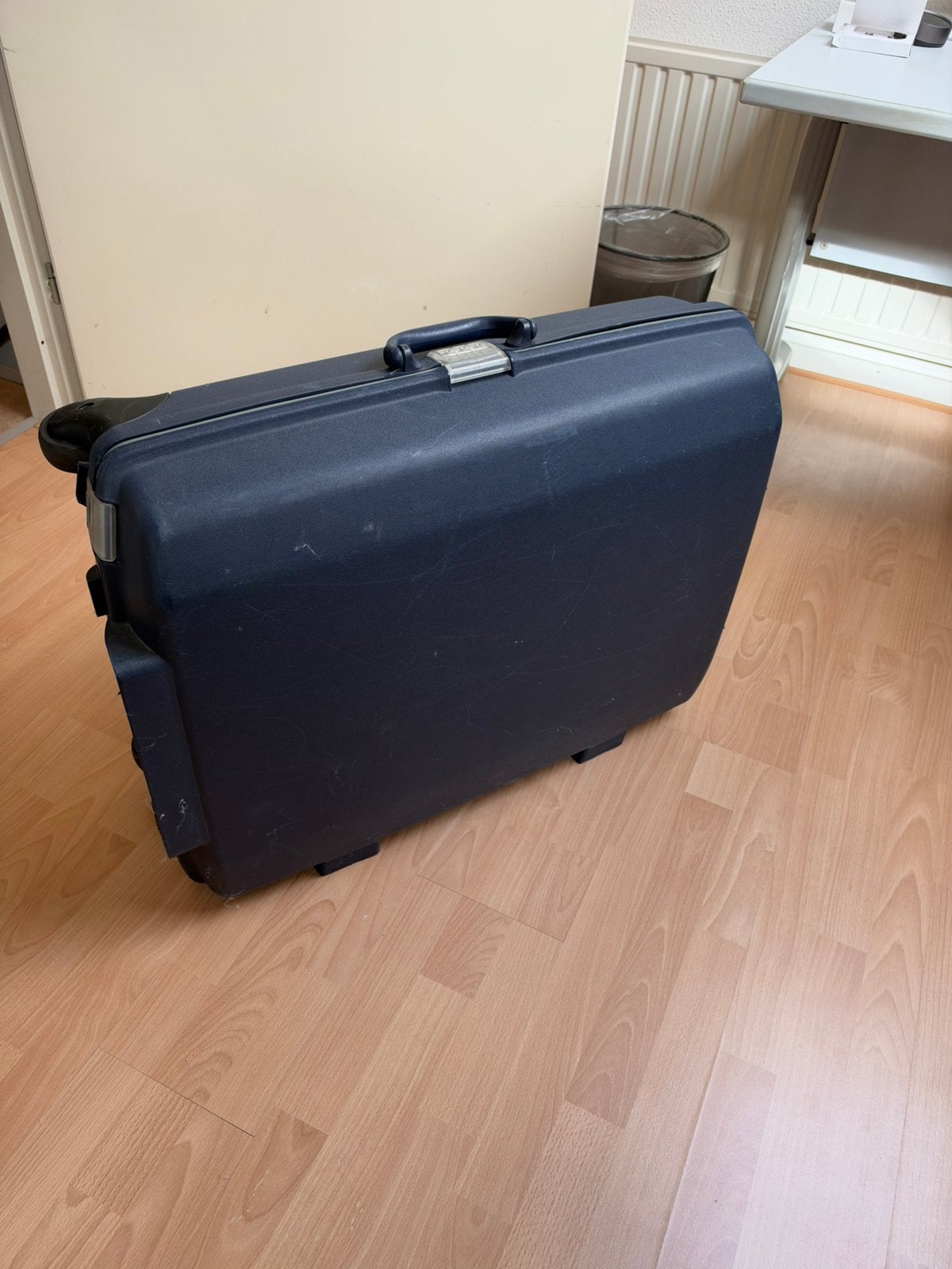 Grote Samsonite harde reiskoffer – donkerblauw - 20 euro, Ophalen, Gebruikt, Hard kunststof, 45 tot 55 cm