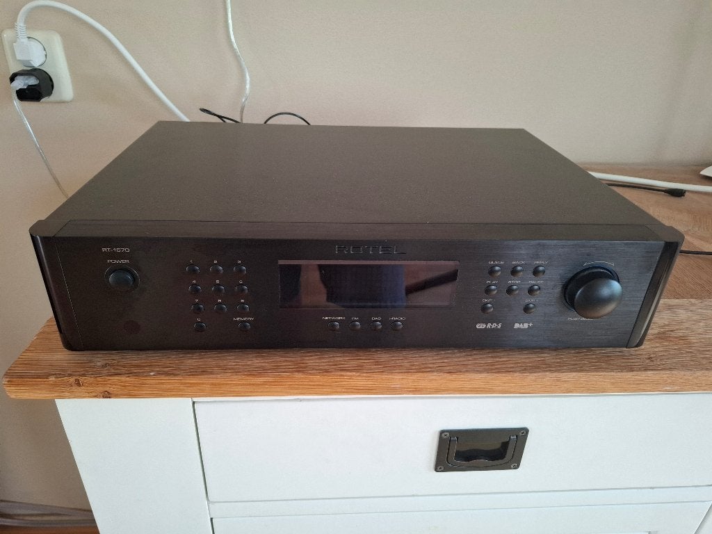 Rotel RT-1570 tuner, Ophalen, Zo goed als nieuw, Analoog
