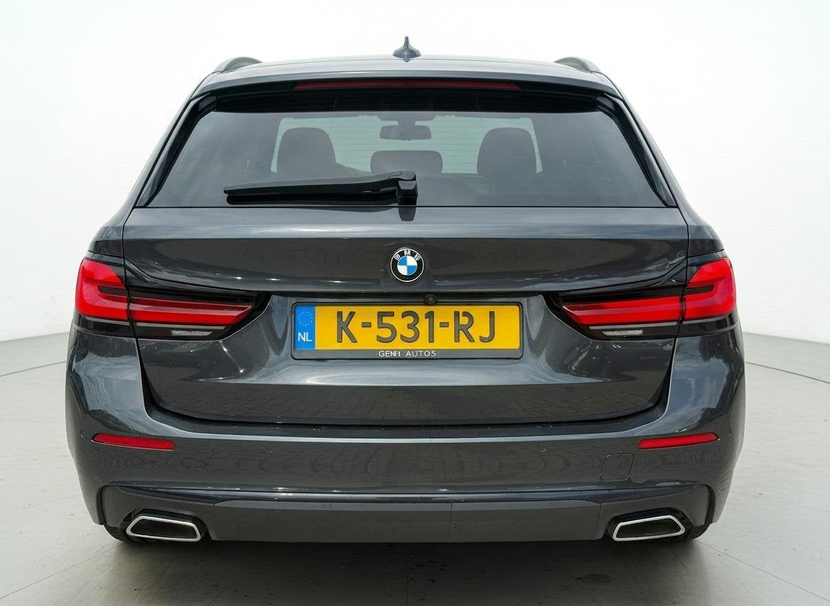 Foto 9 van BMW 5-serie Touring 520i High Executive