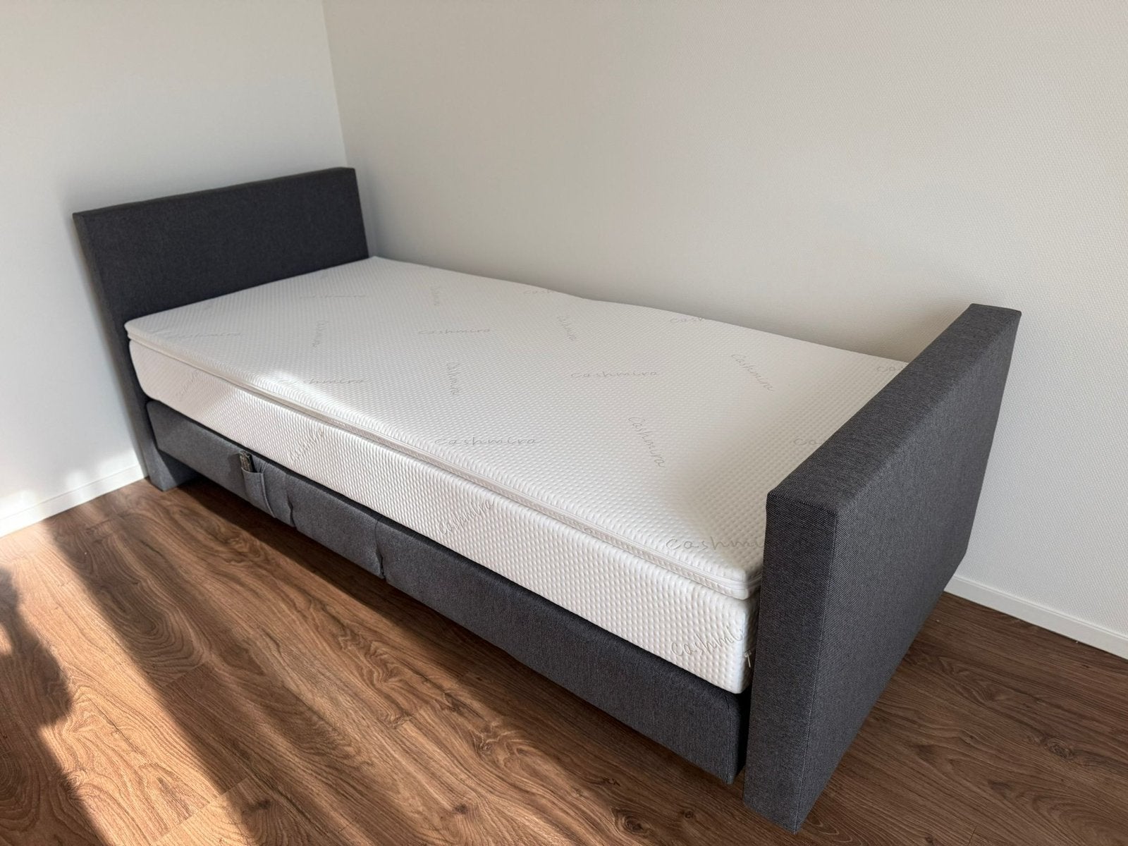 Foto 17 van Hoog laag bed/boxspring/seniorenbed/ seniorenbed hoog laag