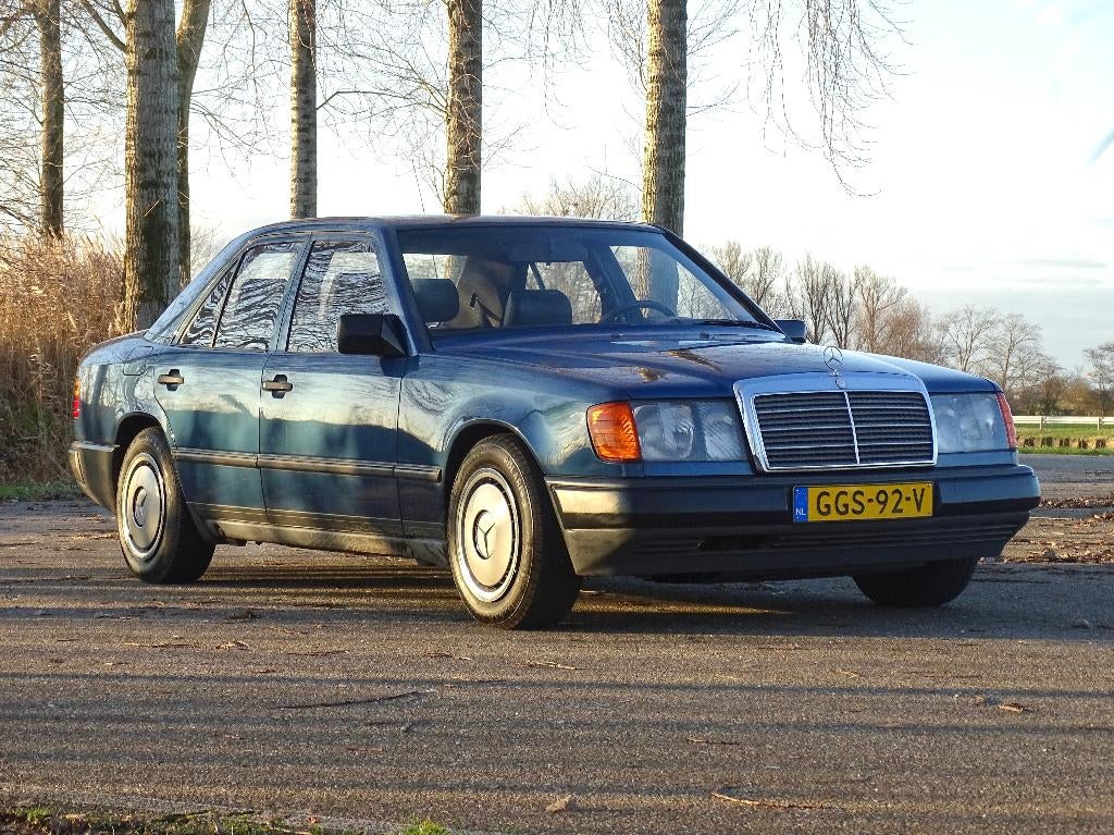 Mercedes-Benz Mercedes 260E W124 van 1988 Blauw, Auto's, 2548 cc, Achterwielaandrijving, Zwart, Leder