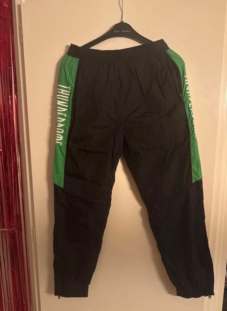 Zwarte Thunderdome trainingsbroek met groene strepen, Kleding | Dames, Zwart, Maat 42/44 (L), Ophalen of Verzenden, Zo goed als nieuw