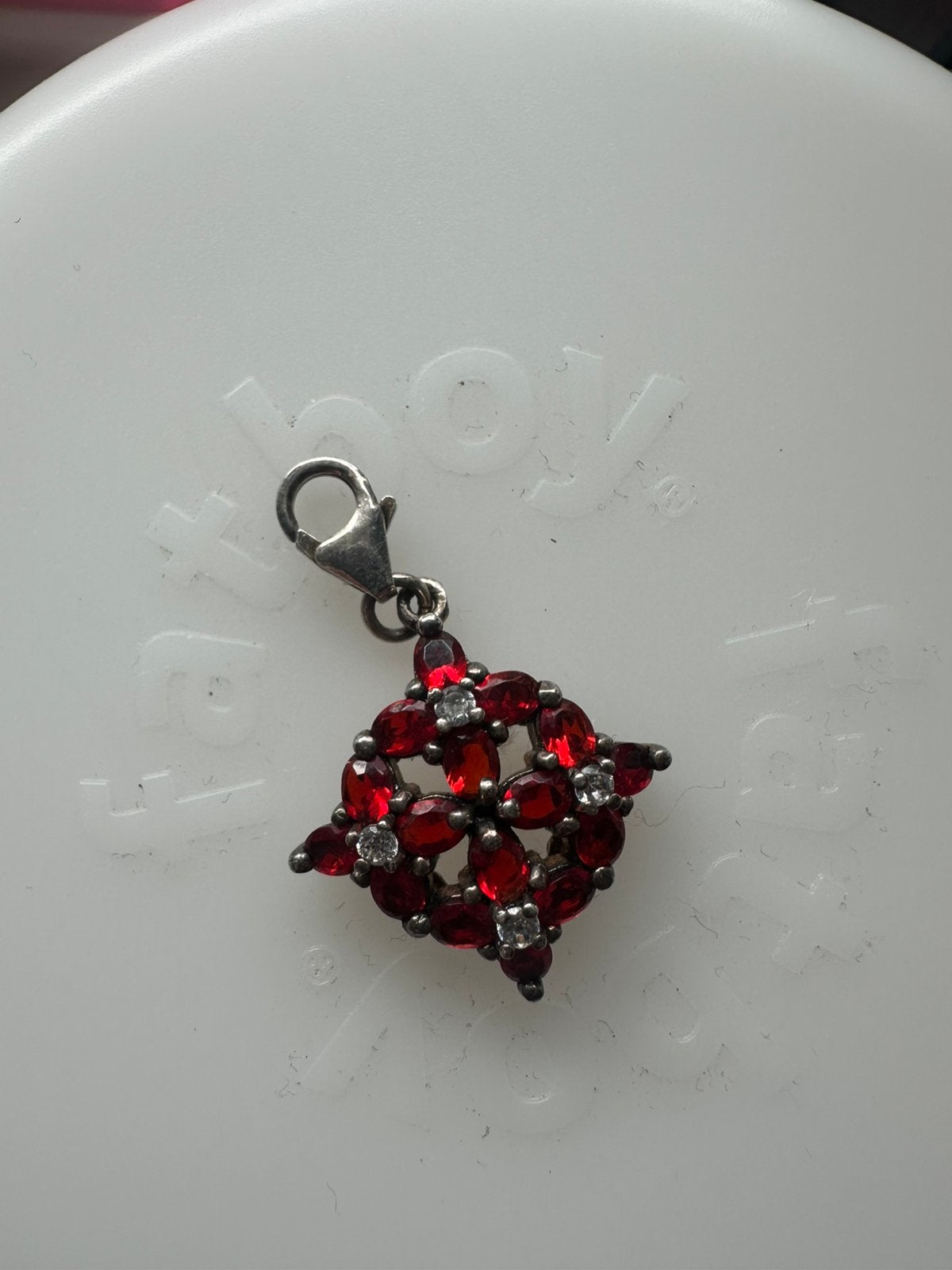 Zilveren hanger / bedel met granaat ?, Ophalen of Verzenden, Zo goed als nieuw, Zilver
