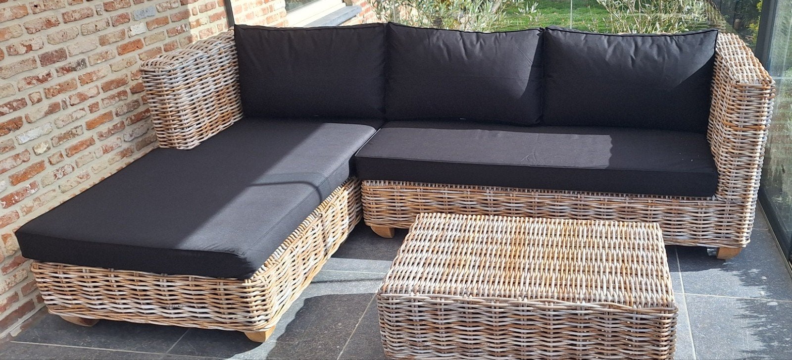 Prachtige splinternieuwe rotan loune met bijzettafel., Tuin en Terras, Tuinsets en Loungesets, Ophalen, Nieuw