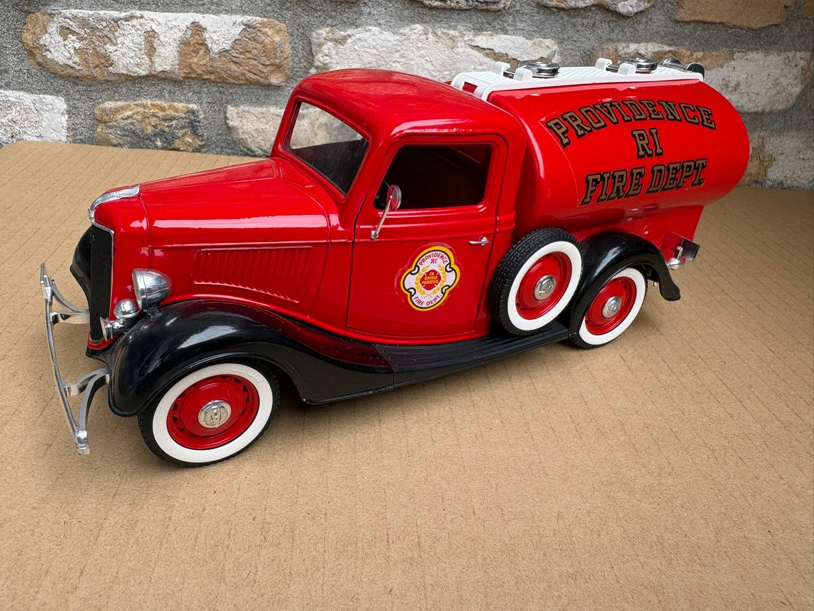 Solide Ford V8 Citerne Providence brandweerwagen Rood 1:19, Ophalen of Verzenden, Zo goed als nieuw, Auto, Solido