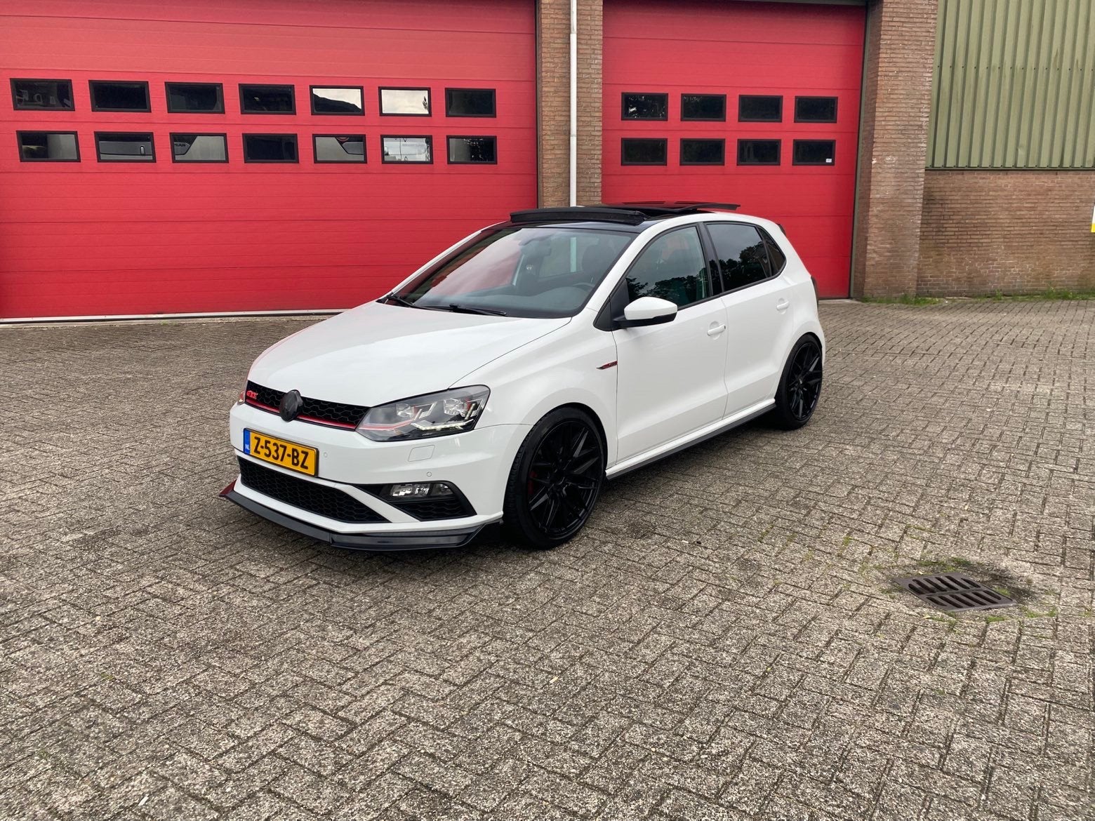 Volkswagen Polo 1.8 TSI “240PK”, Stof, Zwart, Wit, 1180 kg