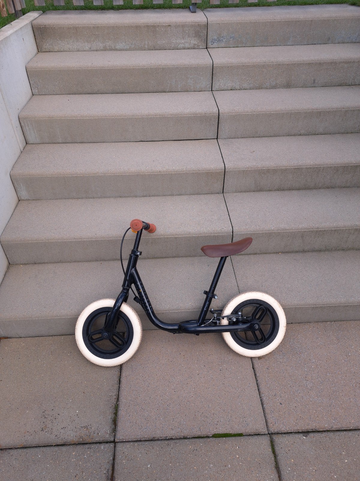 Zwarte loopfiets - B'TWIN, Kinderen en Baby's, Ophalen, Gebruikt, Loopfiets