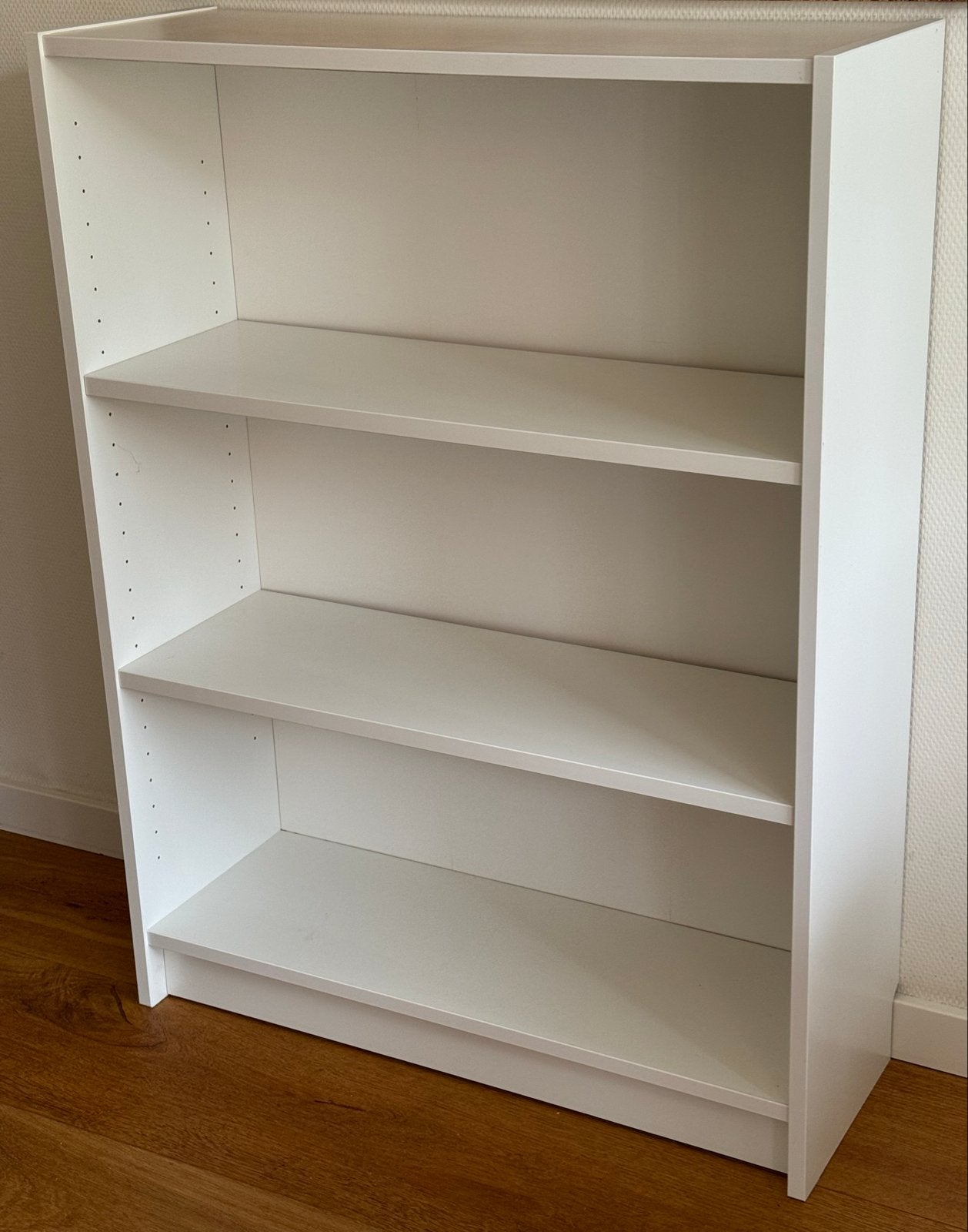 Ikea Billy witte boekenkast laag model, Ophalen, Met plank(en), Gebruikt, 100 tot 150 cm