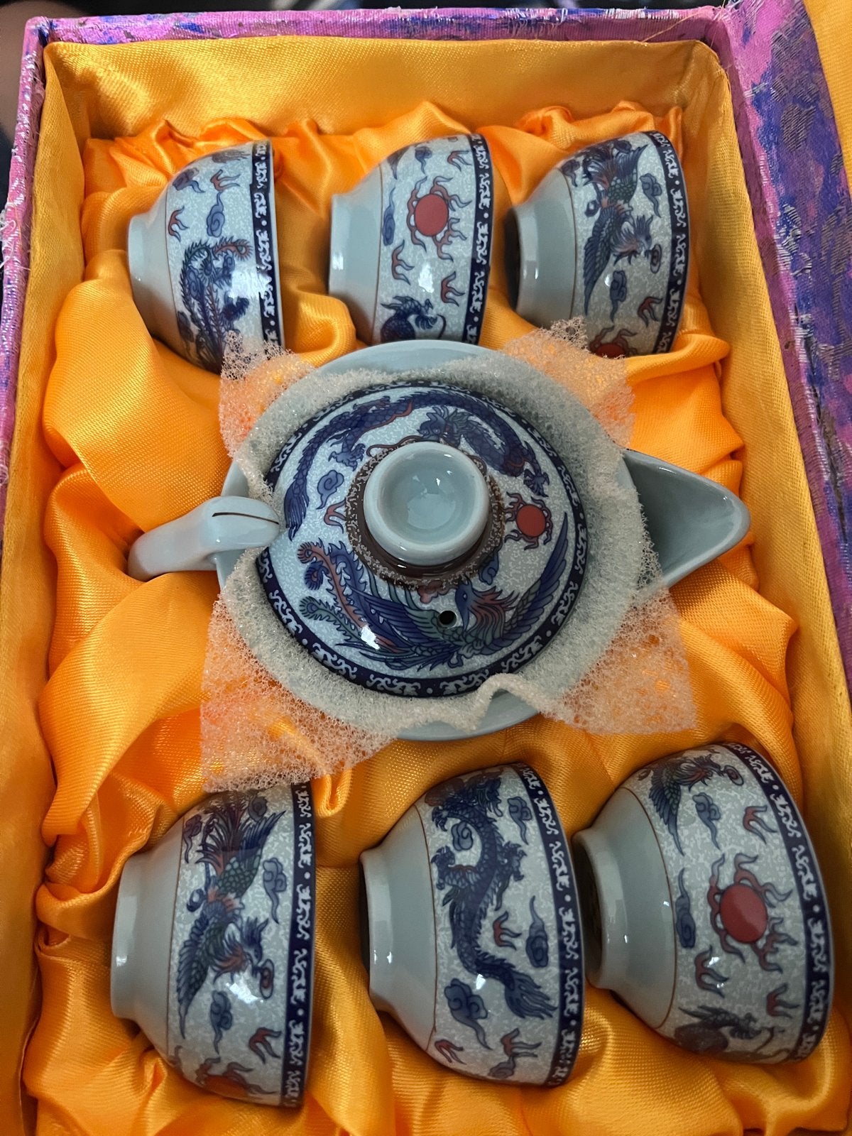 Chinees theeservies met draak- en fenikspatroon, Keramiek, Ophalen of Verzenden, Zo goed als nieuw, Overige stijlen